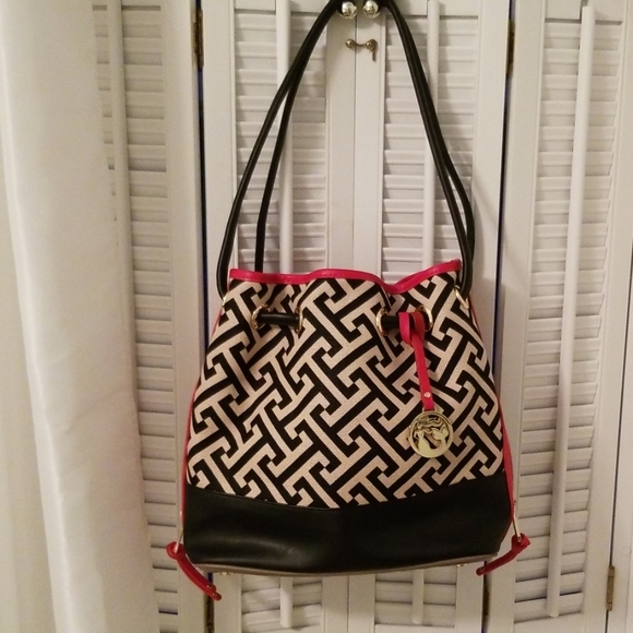 Spartina 449 Handbags - Spartina Black & Cream Callahan bucket bag